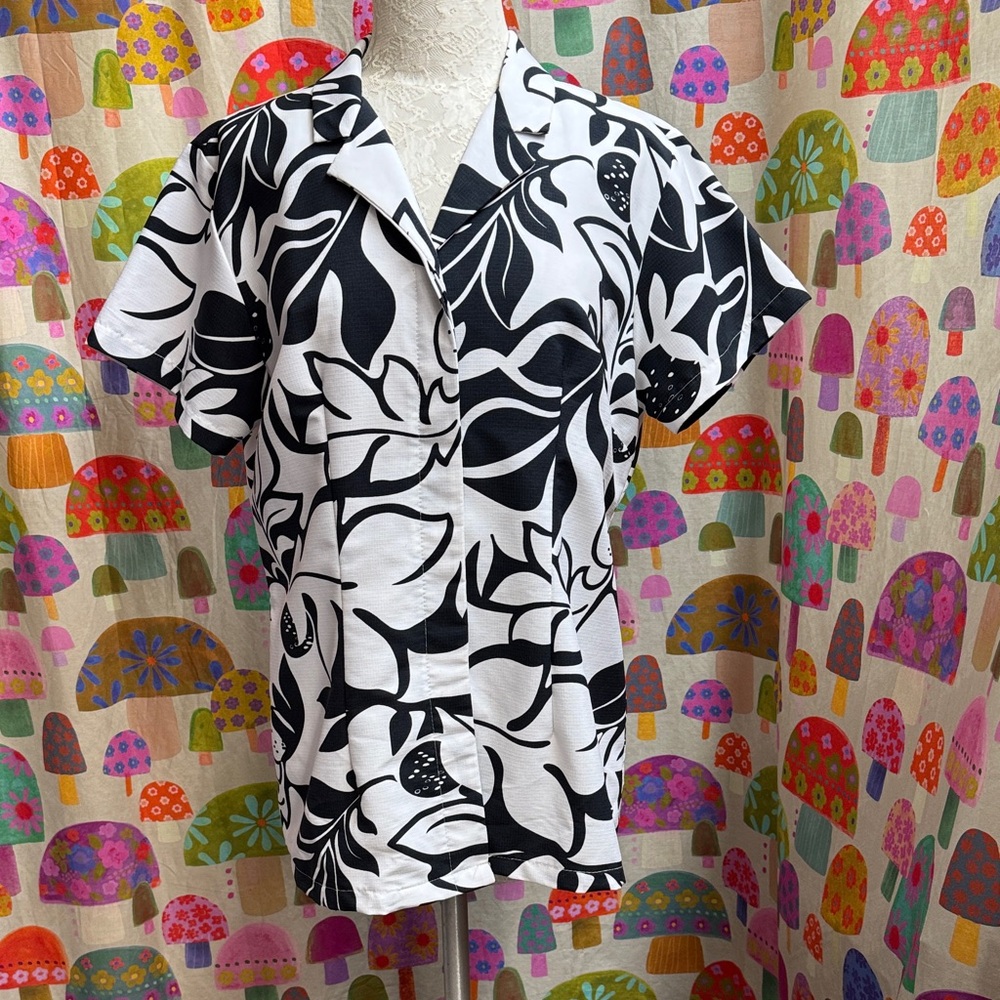 Cintas Button Down S/S Blouse. Large